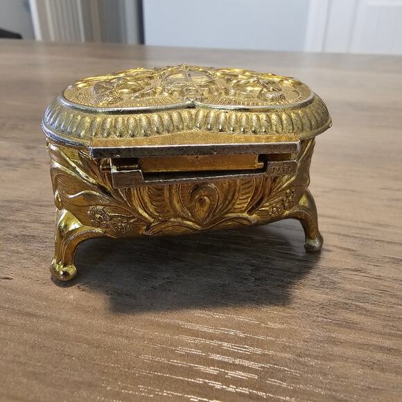 Vintage Gold Metal Heart Trinket Jewelry Box Cherub Velvet Japan Renaissance - Picture 6 of 14